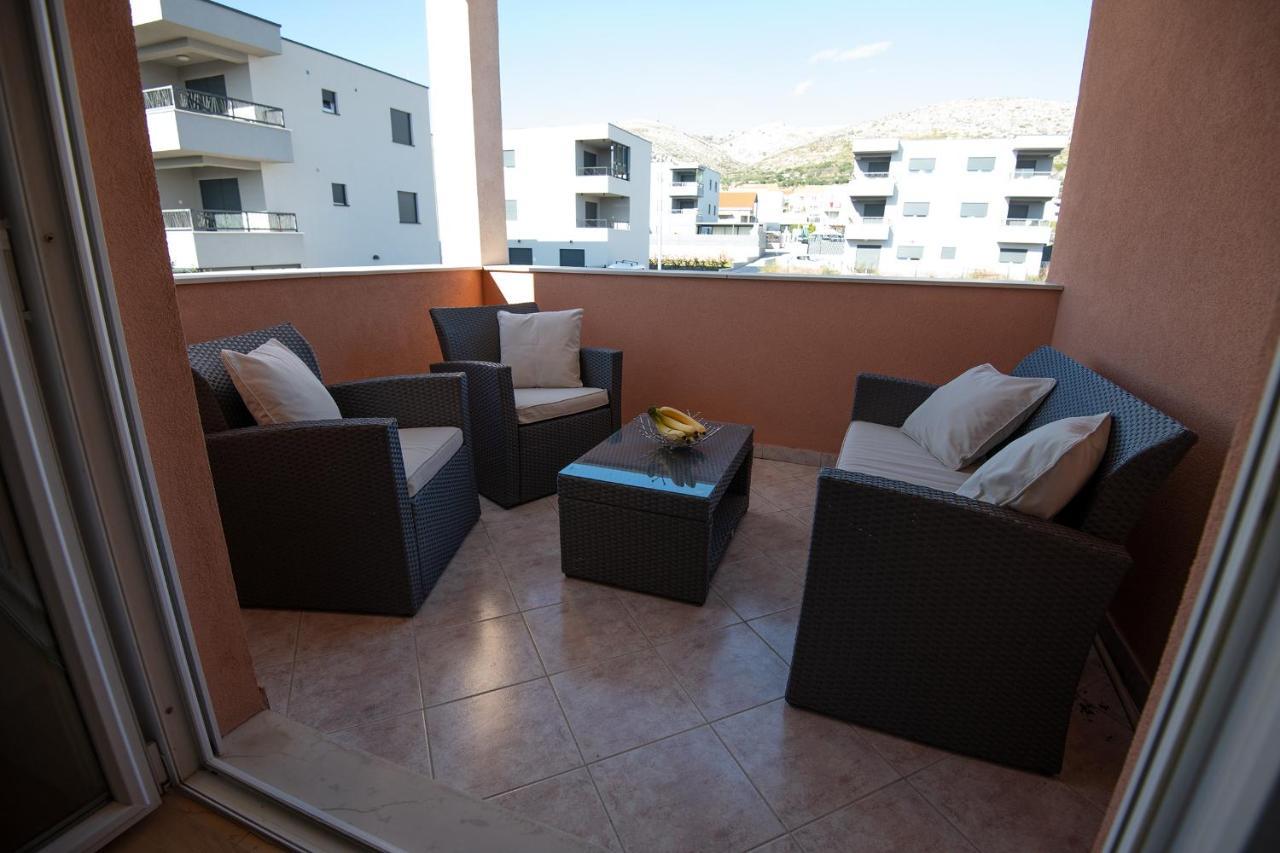 Apartments Mamut Трогир Экстерьер фото